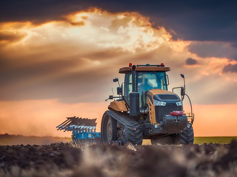 5 Signs It’s Time to Replace Your Tractor’s Hydraulic Parts